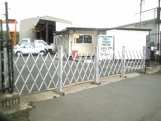 ゲート工業□アルミキャスターゲート／Lタイプ／伸縮門扉／倉庫／入口