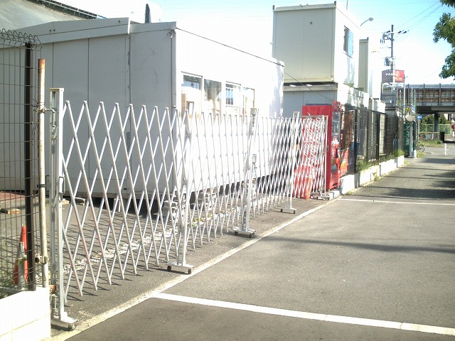 年中無休】 ゲート工業 アルミクロスゲート ”Yゲート” 高さ1.5m×幅4.2m 両開き 15AYW4221 3361567 法人 事業所限定  外直送元
