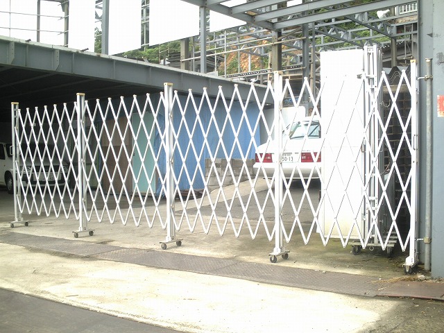 アルミクロスゲート 高さ1.2m Yタイプ 両開き - ゲート工業