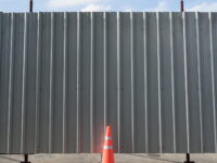 仮囲いの安全鋼板とは｜種類、価格、選び方を徹底解説